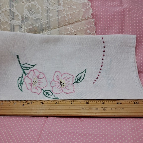 Vintage Embroidered Linens Lot 9 Pieces Hand Stitched Floral Kitchen Decor - Picture 11 of 11